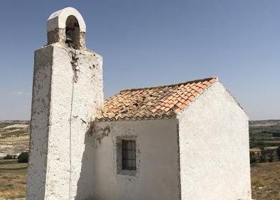 Imagen secundaria 1 - 1. Necrópolis de Tútug; 2. Interior del Palacio de los Segura; 3. Casas Cueva con todas las comodidades.