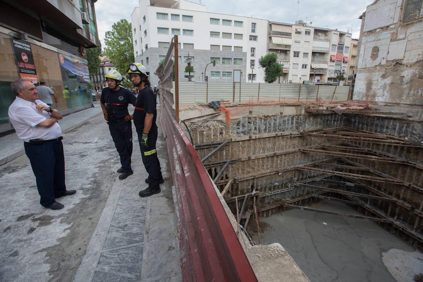 Fotos: Las imágenes de los dos edificios desalojados en Granada por riesgo de derrumbe en las obras del antiguo Hotel Montecarlo