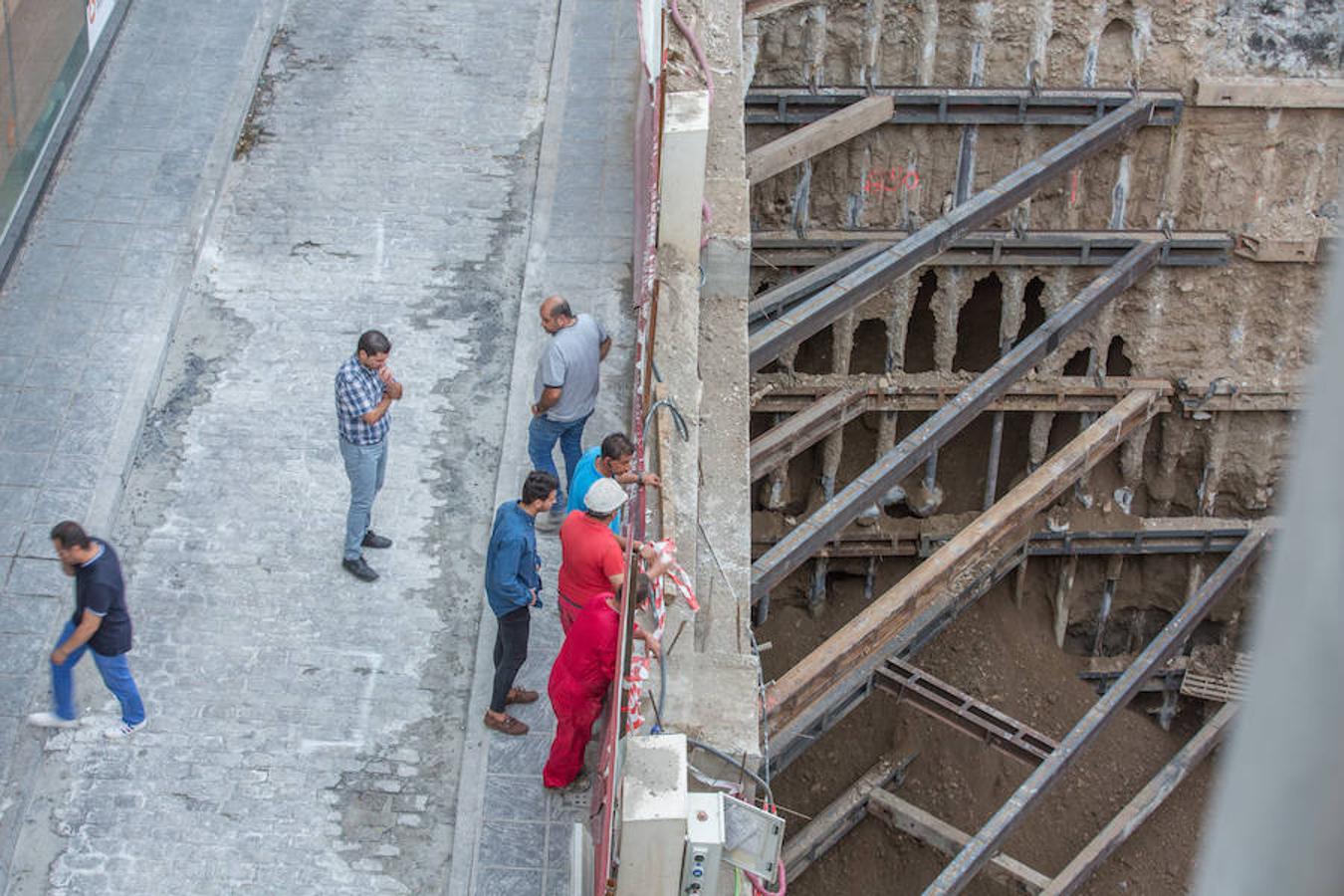 Fotos: Las imágenes de los dos edificios desalojados en Granada por riesgo de derrumbe en las obras del antiguo Hotel Montecarlo