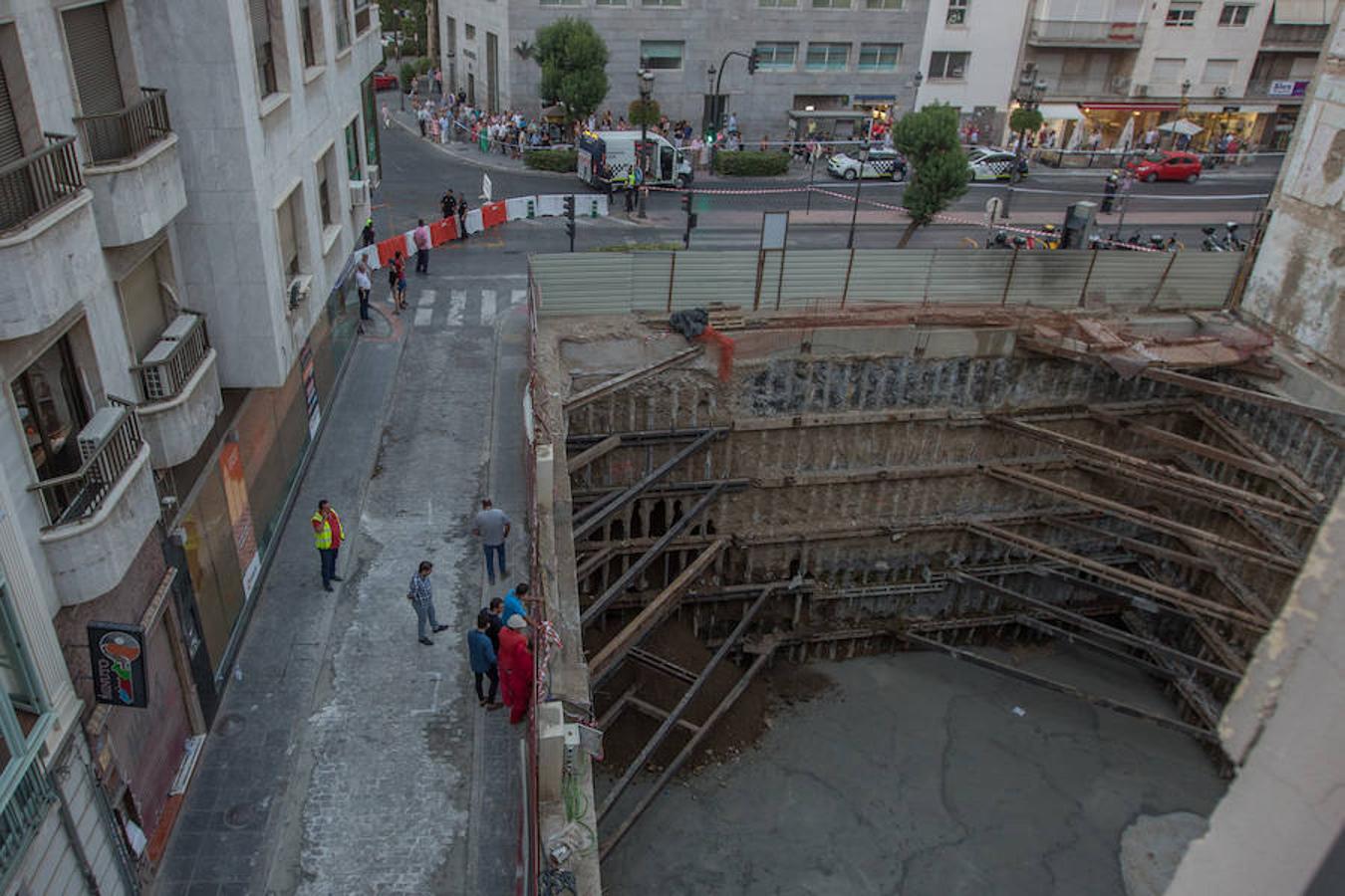 Fotos: Las imágenes de los dos edificios desalojados en Granada por riesgo de derrumbe en las obras del antiguo Hotel Montecarlo