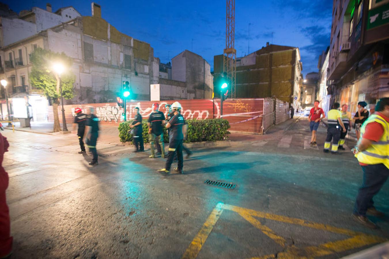 Fotos: Las imágenes de los dos edificios desalojados en Granada por riesgo de derrumbe en las obras del antiguo Hotel Montecarlo