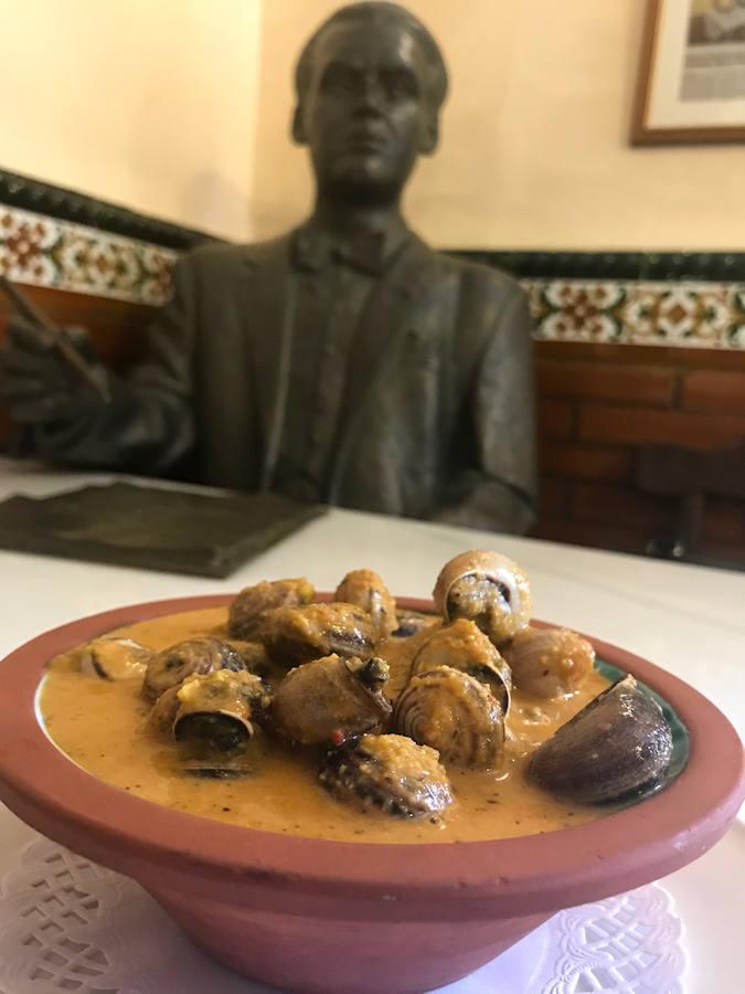 Con los primeros rayos de la primavera llegan los caracoles, un plato típico de la gastronomía andaluza: Aliatar y Chikito, las dos referencias en Granada
