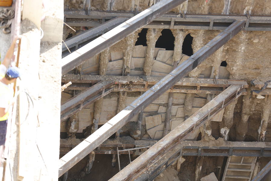 Así están los trabajos que ayer mantuvieron en vilo a vecinos y transeúntes en Puerta Real