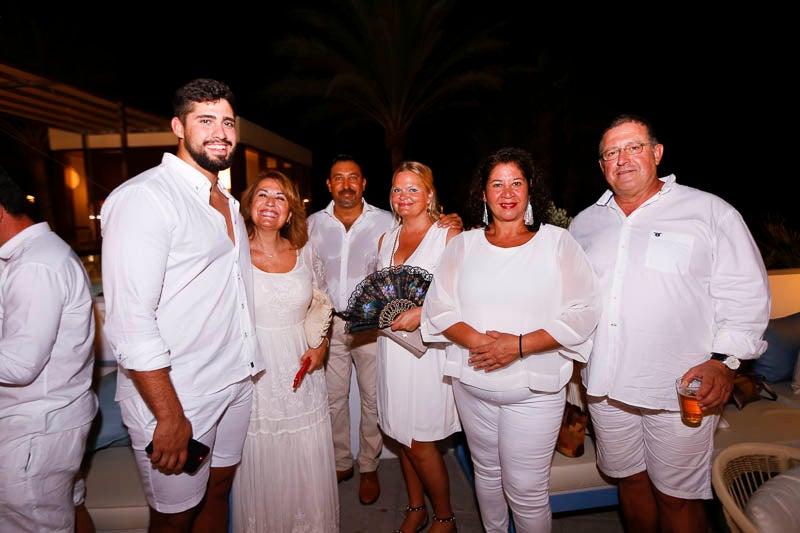 La fiesta veraniega del Mirador de Playa Granada, el centro de eventos de Grupo Abades, congregó a más de 200 personas