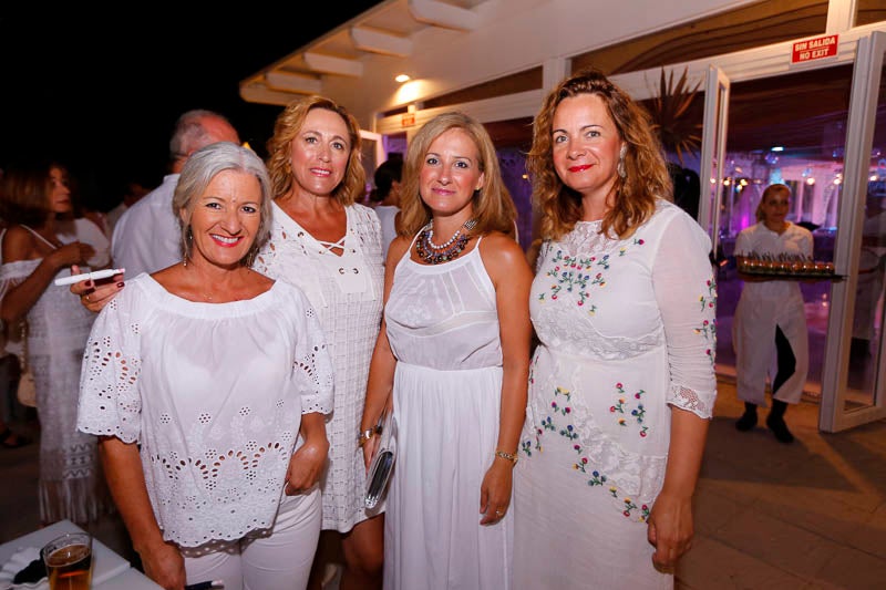 La fiesta veraniega del Mirador de Playa Granada, el centro de eventos de Grupo Abades, congregó a más de 200 personas