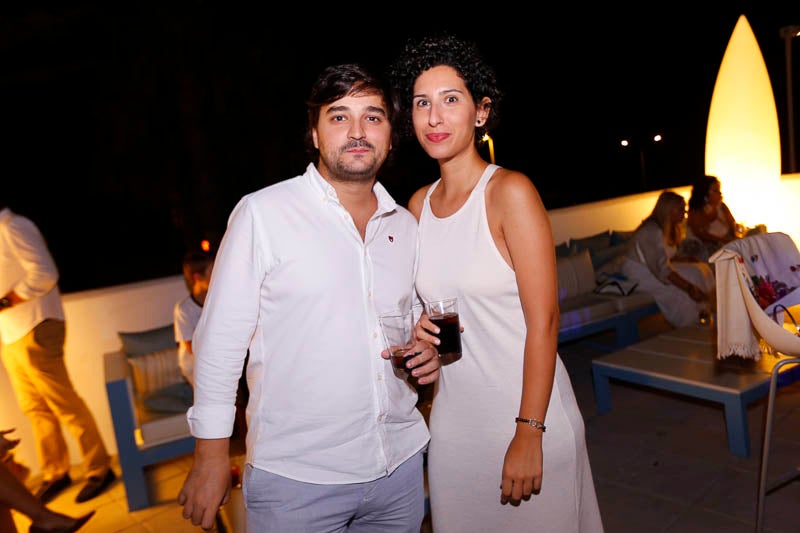 La fiesta veraniega del Mirador de Playa Granada, el centro de eventos de Grupo Abades, congregó a más de 200 personas