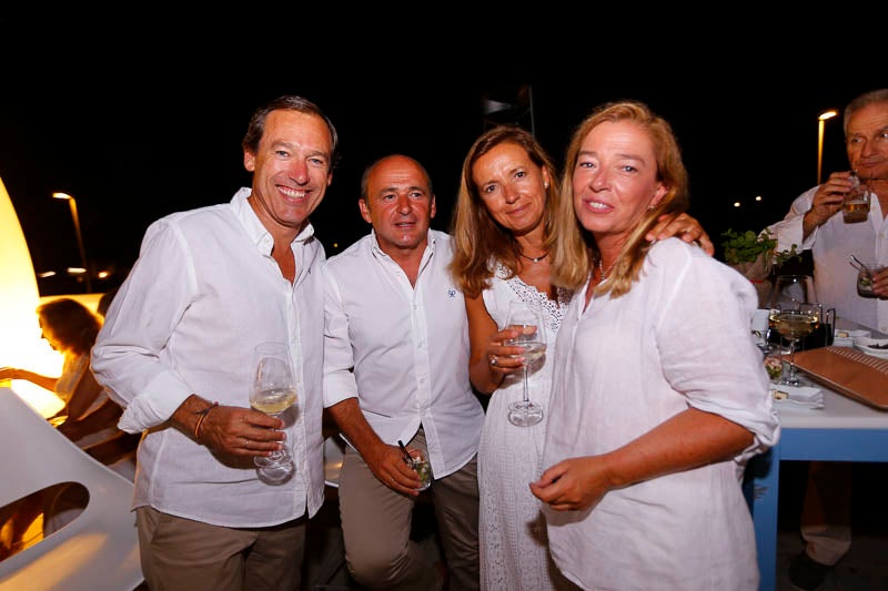 La fiesta veraniega del Mirador de Playa Granada, el centro de eventos de Grupo Abades, congregó a más de 200 personas