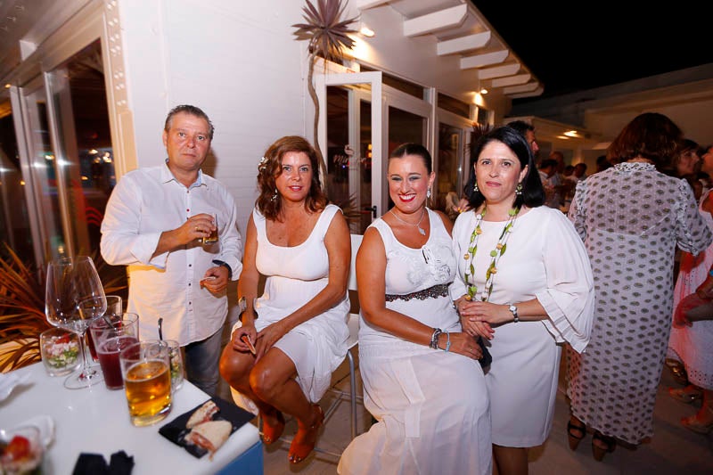 La fiesta veraniega del Mirador de Playa Granada, el centro de eventos de Grupo Abades, congregó a más de 200 personas