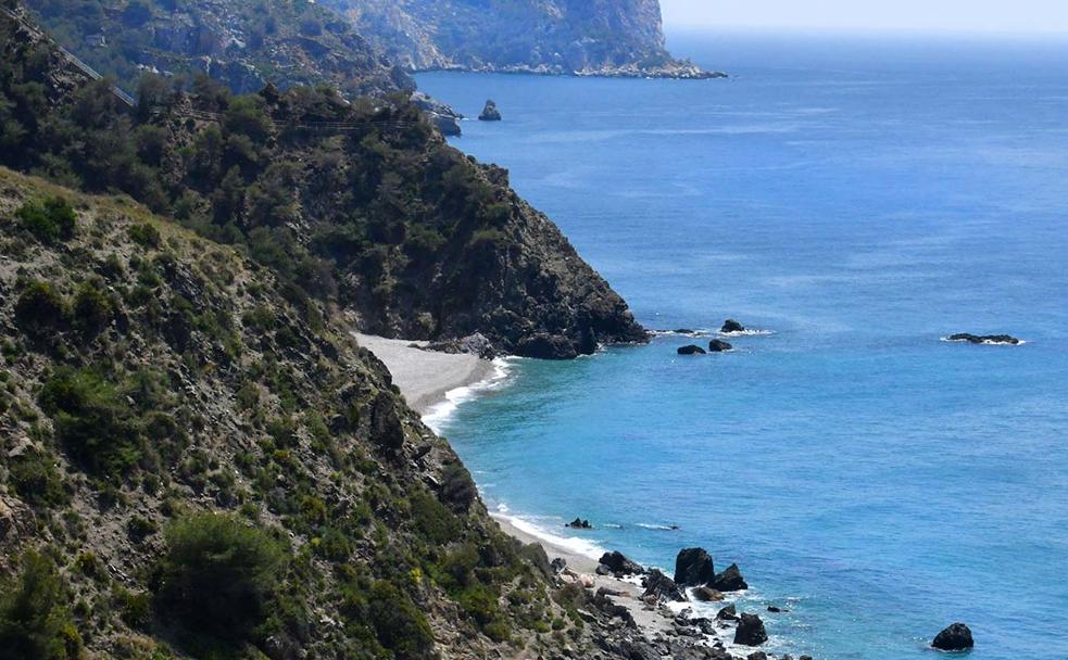 Acantilados de Cerro Gordo y Maro, en el inicio de la costa de Granada 