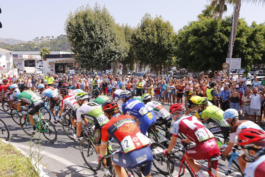 La ronda ciclista se introduce en la Costa de Granada desde Málaga