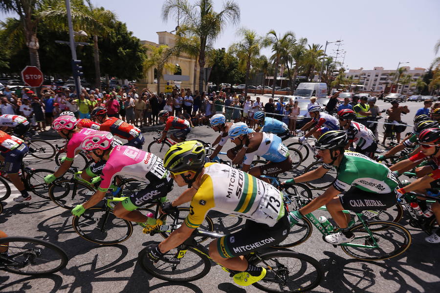 La ronda ciclista se introduce en la Costa de Granada desde Málaga