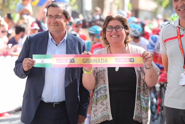 Aluvión de personas en la salida de la carrera desde la capital