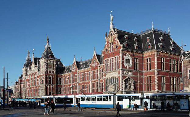 Fachada de la Estación Central de Ámsterdam.