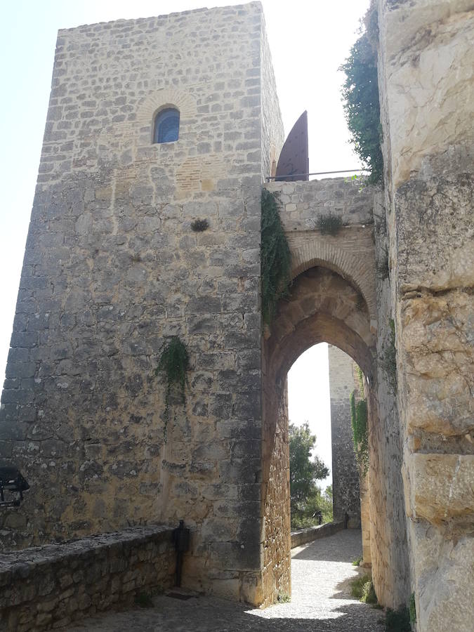 Durante siglos, el Castillo de Santa Catalina ha hospedado a nobles, reyes y vasallos, siendo testigo de la historia de la capital