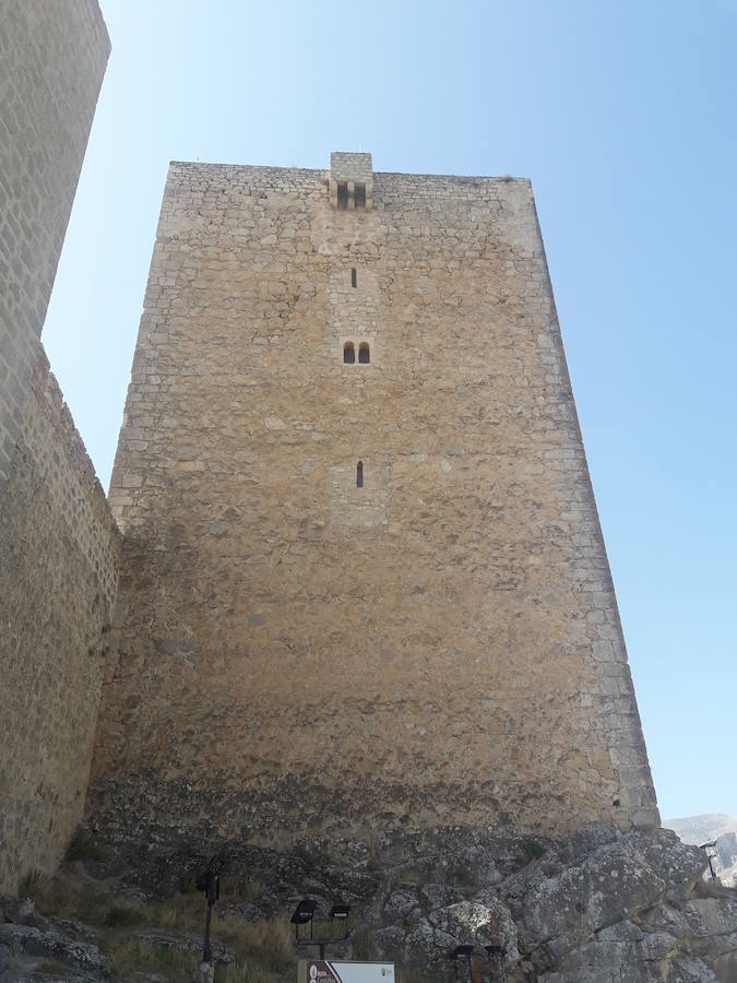 Durante siglos, el Castillo de Santa Catalina ha hospedado a nobles, reyes y vasallos, siendo testigo de la historia de la capital