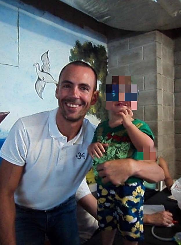 Visita. Los miembros de la fundación estuvieron con la madre y el pequeño en la prisión colombiana de Jamundí a finales del pasado julio.