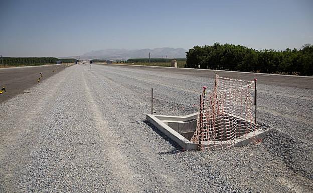 El tramo Santa Fe-Las Gabias, paralizado.