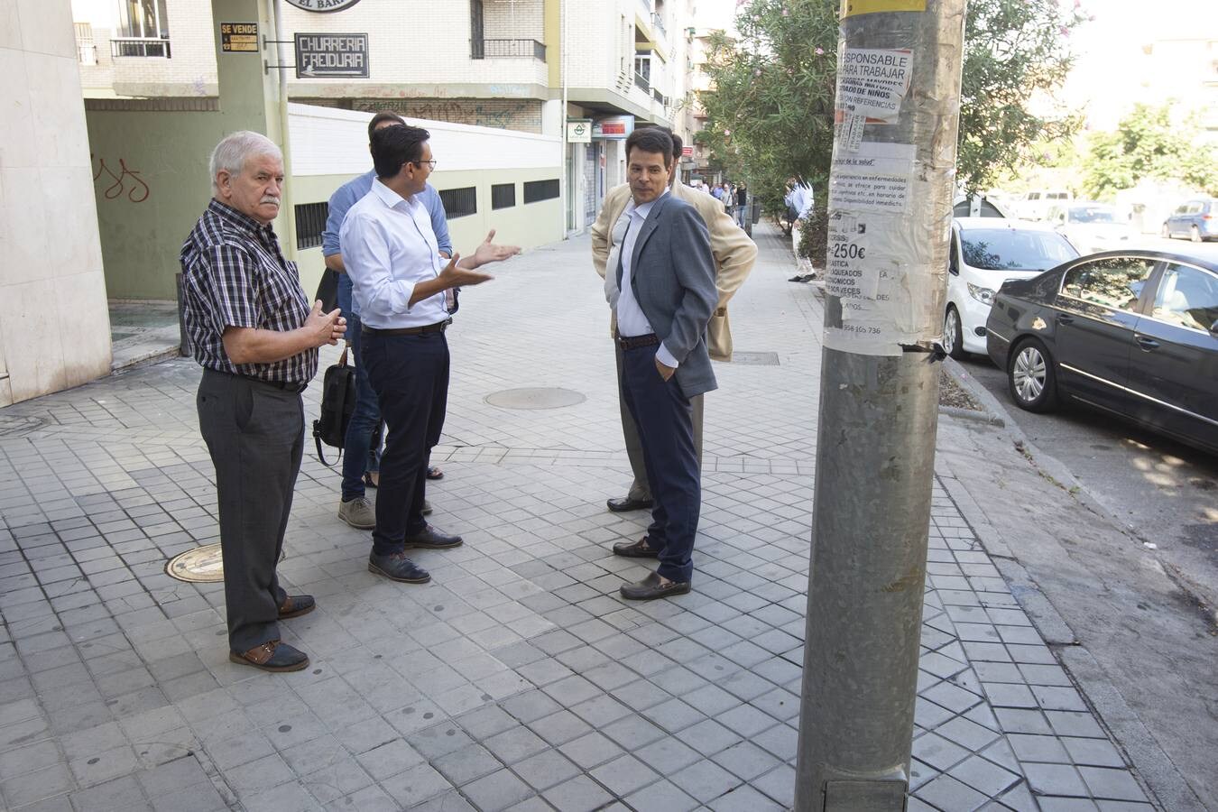 El alcalde de Granada, Francisco Cuenca, y el gerente de Emasagra, Federico Sánchez, presentan el proyecto de remodelación de la Carretera de Málaga