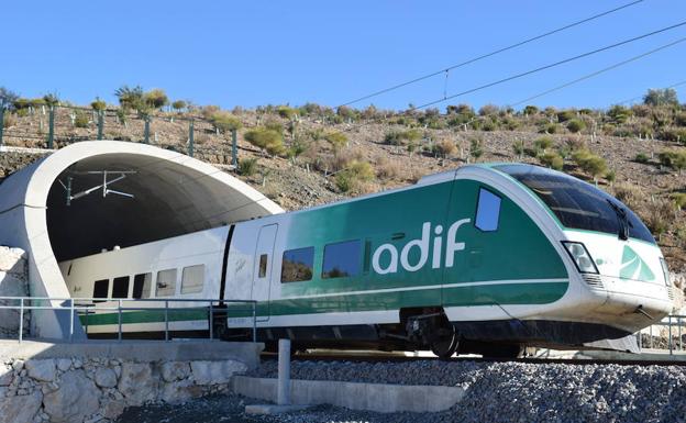 Adif construye un viaducto en la línea Madrid-Alcázar de San Juan-Jaén