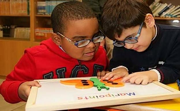 El acceso a las tecnologías inclusivas facilitan la vuelta al cole de 447 estudiantes ciegos