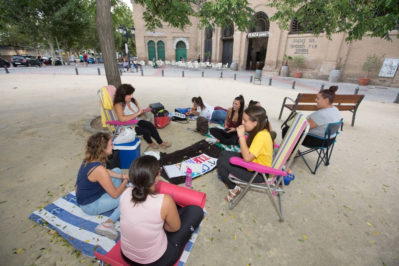 Medio centenar de seguidores del artista hacen cola en la plaza de toros desde el 6 de septiembre para escucharle en primera fila