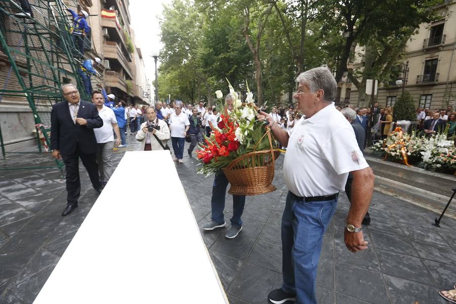 En la puerta de la basílica ya se han escuchado los primeros cantes y bailes de Granada a la Virgen de las Angustias