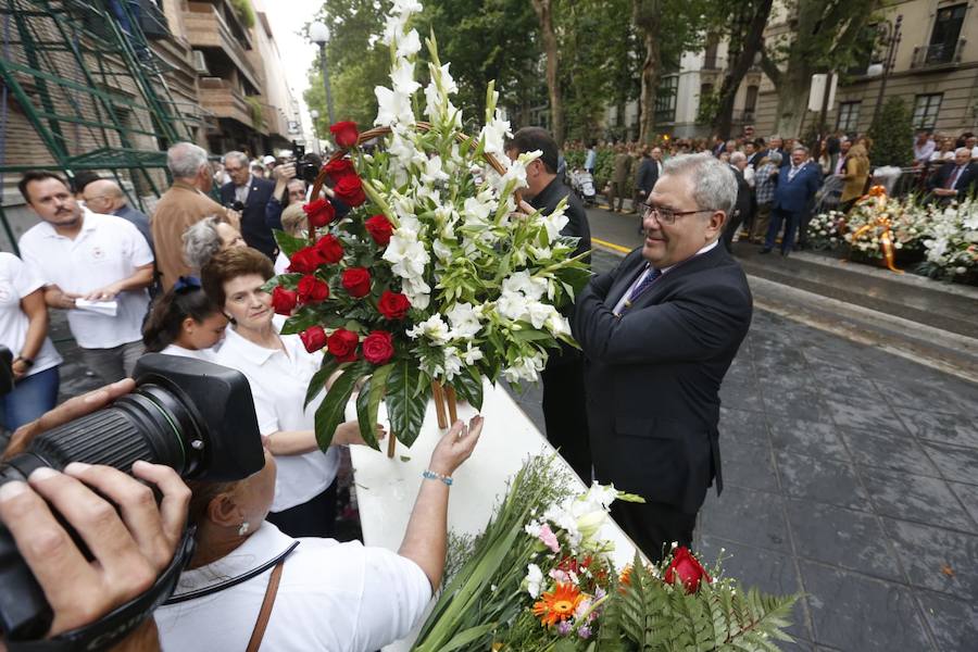 En la puerta de la basílica ya se han escuchado los primeros cantes y bailes de Granada a la Virgen de las Angustias