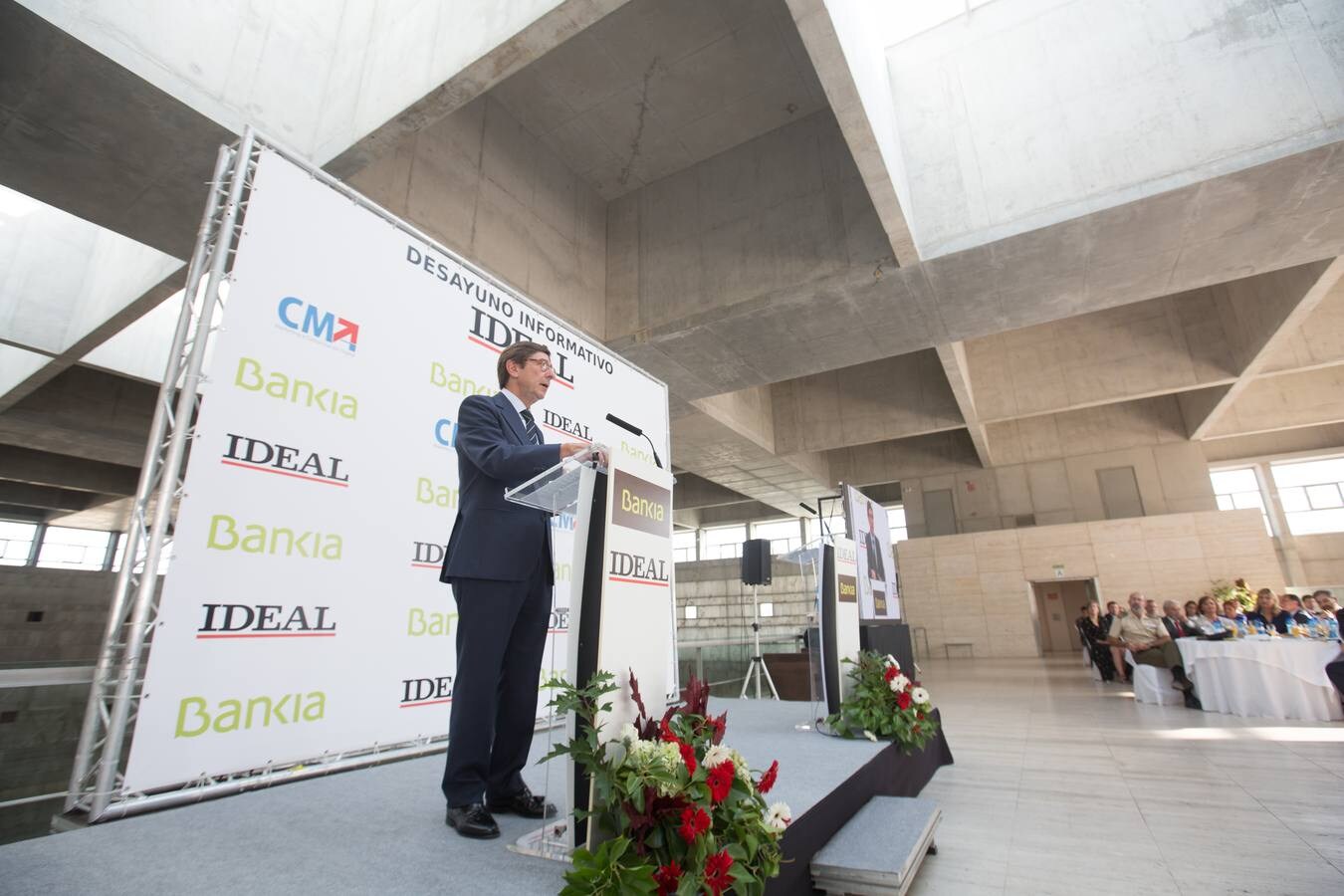 El presidente de Bankia, José Ignacio Goirigolzarri, participa en un desayuno informativo organizado por IDEAL
