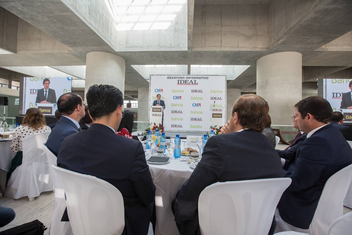 El presidente de Bankia, José Ignacio Goirigolzarri, participa en un desayuno informativo organizado por IDEAL