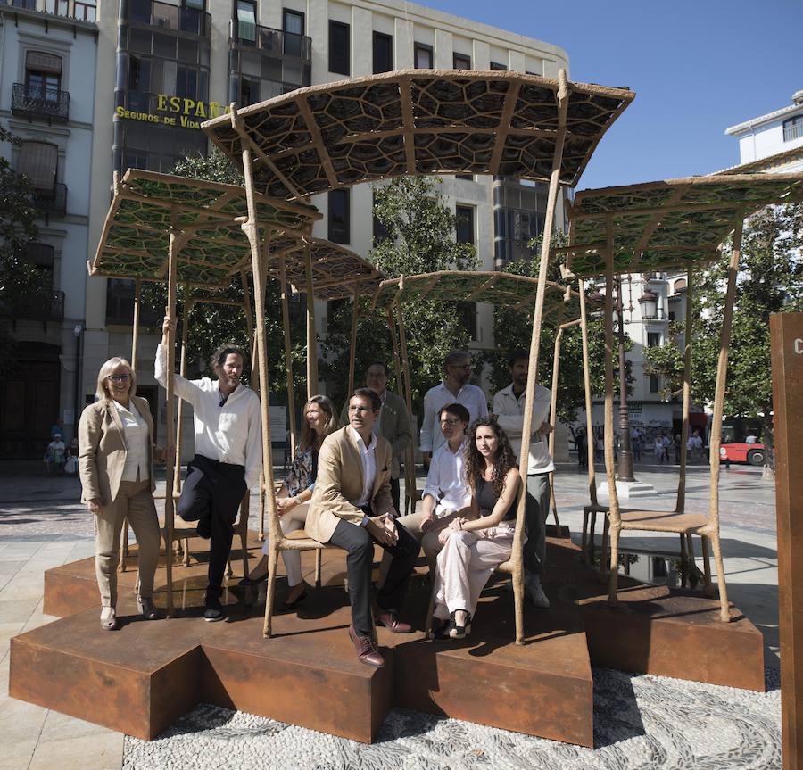 Hasta final de mes, la ciudad se convierte en una gran sala de exposición que acoge las obras de los artistas reunidos por Cervezas Alhambra