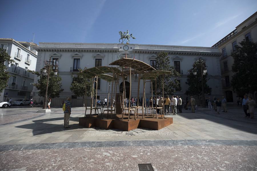 Hasta final de mes, la ciudad se convierte en una gran sala de exposición que acoge las obras de los artistas reunidos por Cervezas Alhambra