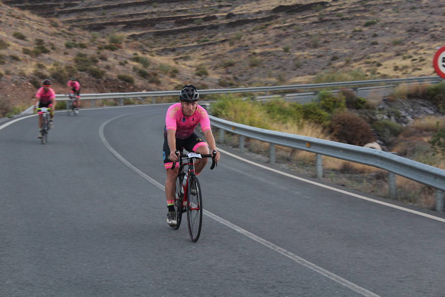 Medio millar de ciclistas han tomado la salida en 'Las 4 Cimas'