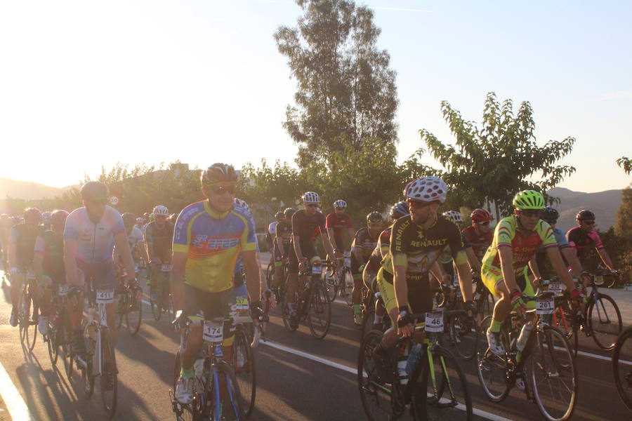 Medio millar de ciclistas han tomado la salida en 'Las 4 Cimas'