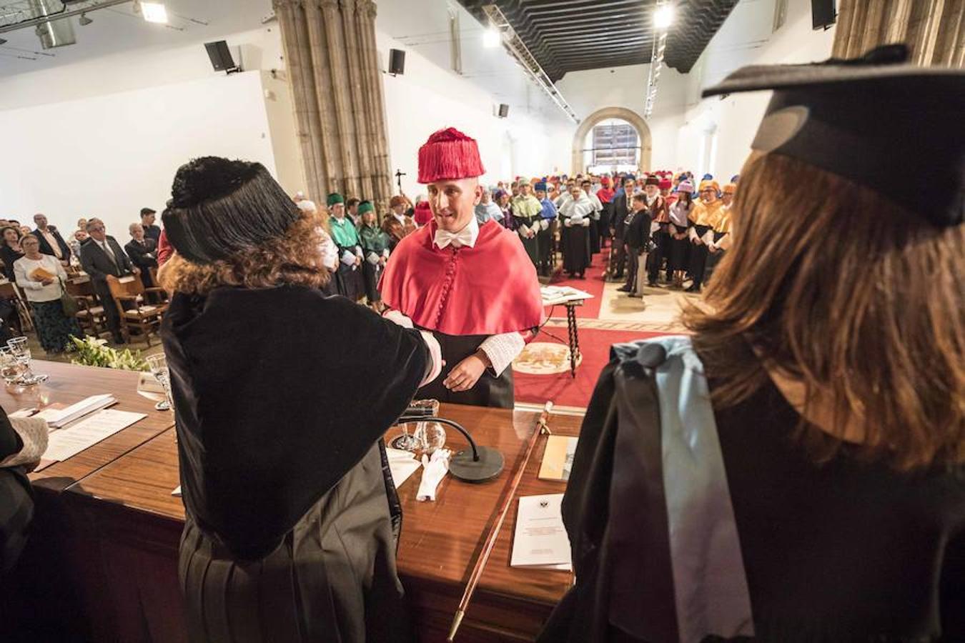 Fotos: La procesión de profesores y estudiantes abre el curso en la UGR