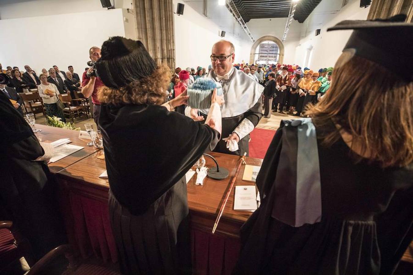 Fotos: La procesión de profesores y estudiantes abre el curso en la UGR