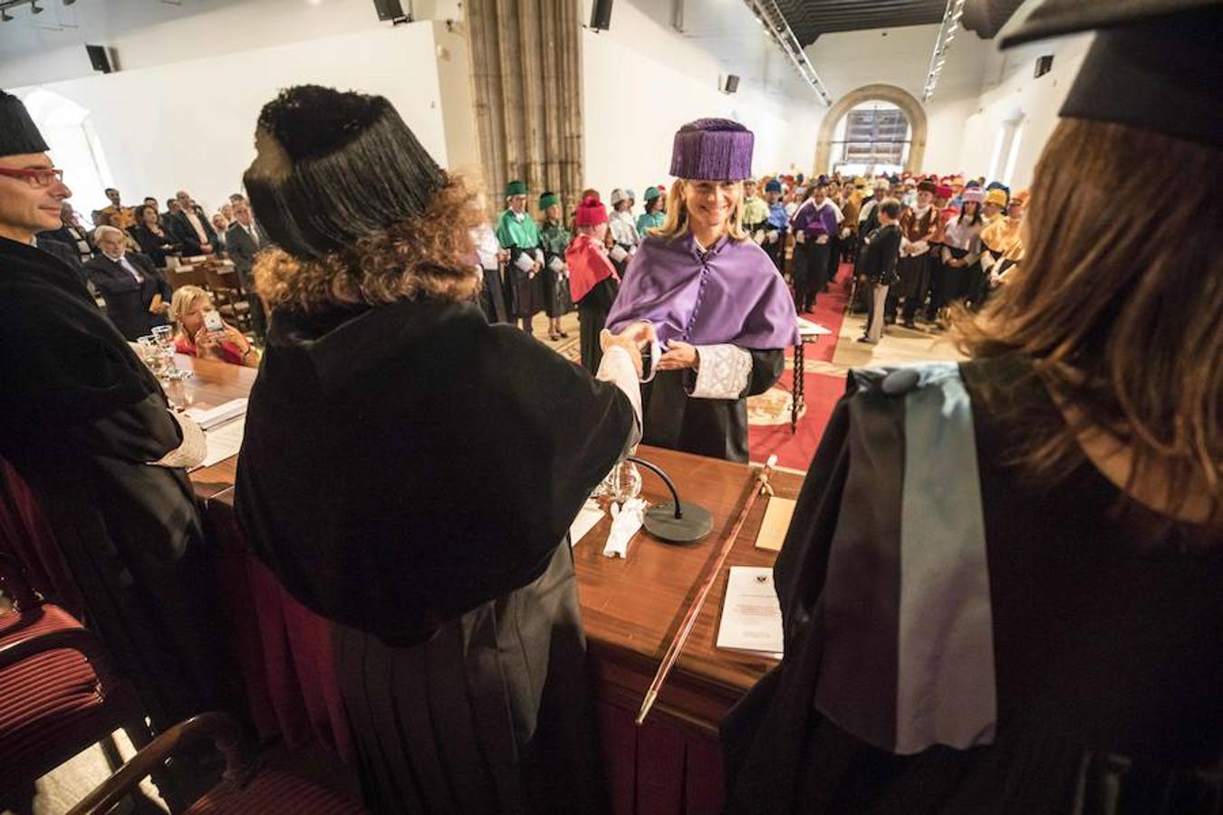 Fotos: La procesión de profesores y estudiantes abre el curso en la UGR