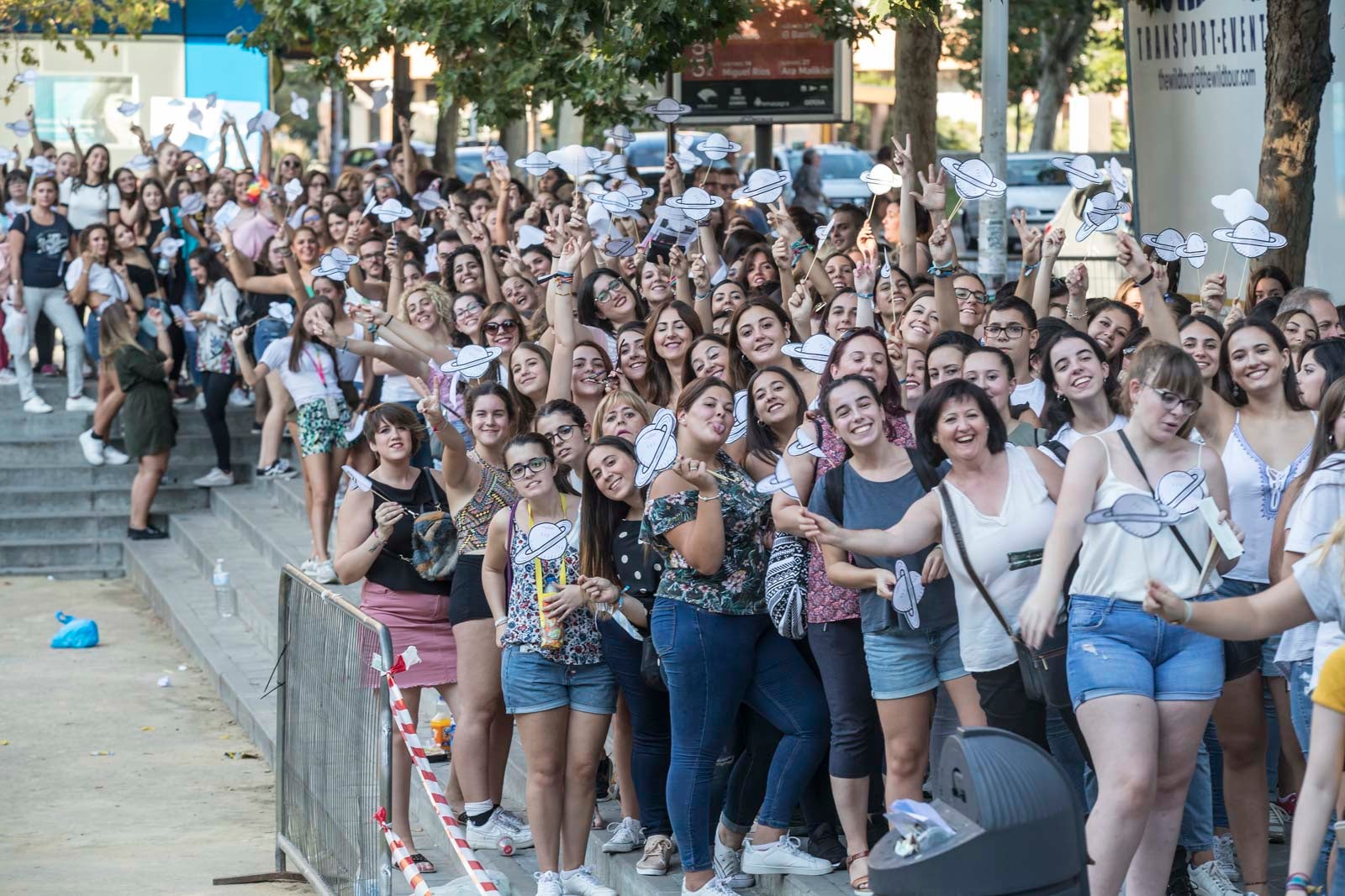Colas interminables para acceder al concierto del cantante malagueño