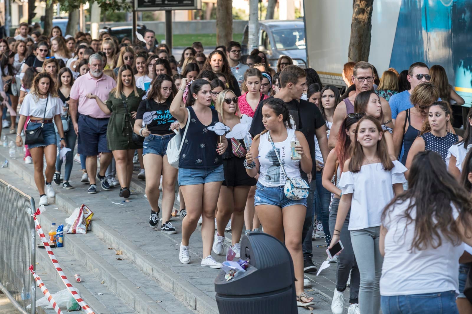 Colas interminables para acceder al concierto del cantante malagueño