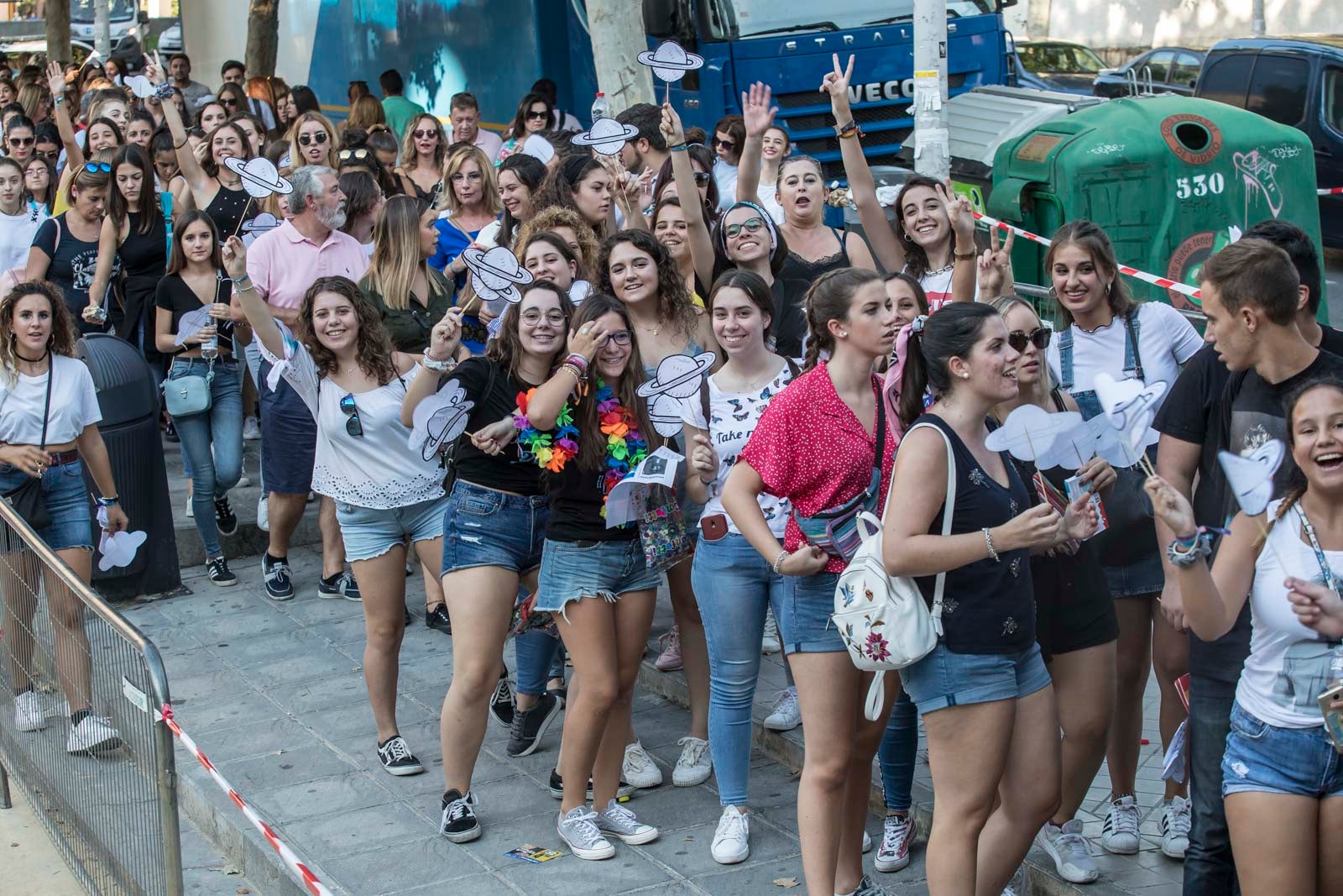 Colas interminables para acceder al concierto del cantante malagueño
