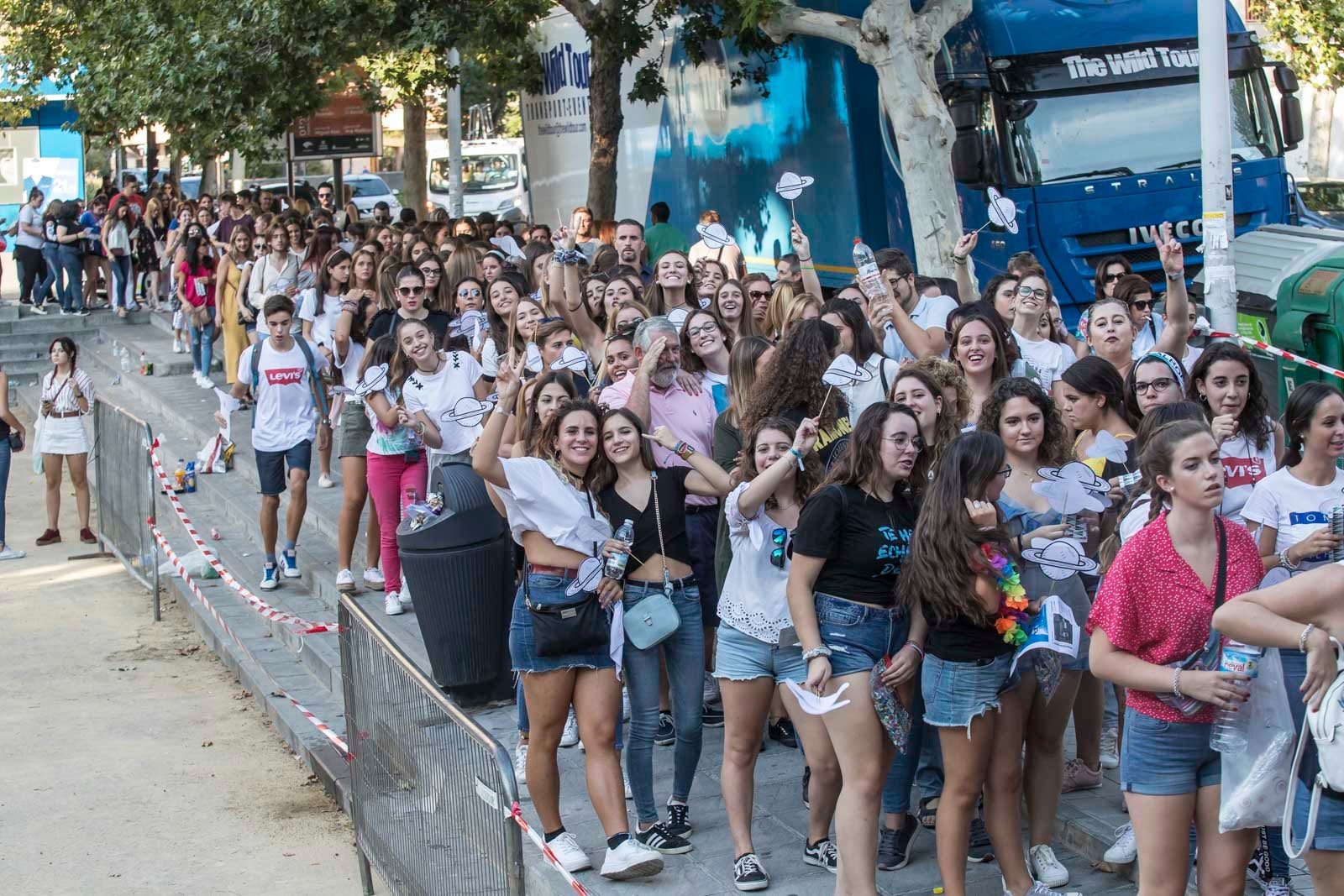 Colas interminables para acceder al concierto del cantante malagueño