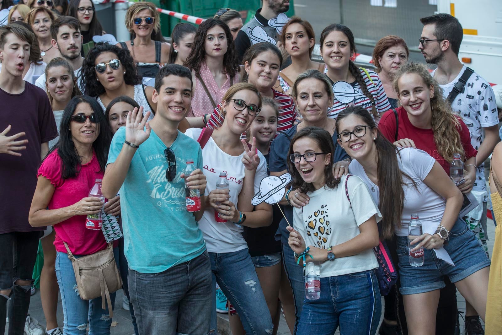 Colas interminables para acceder al concierto del cantante malagueño