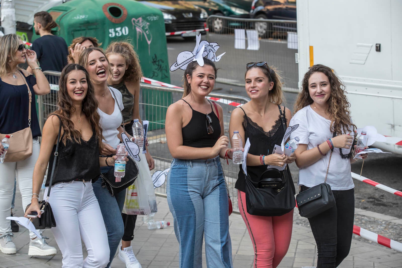 Colas interminables para acceder al concierto del cantante malagueño