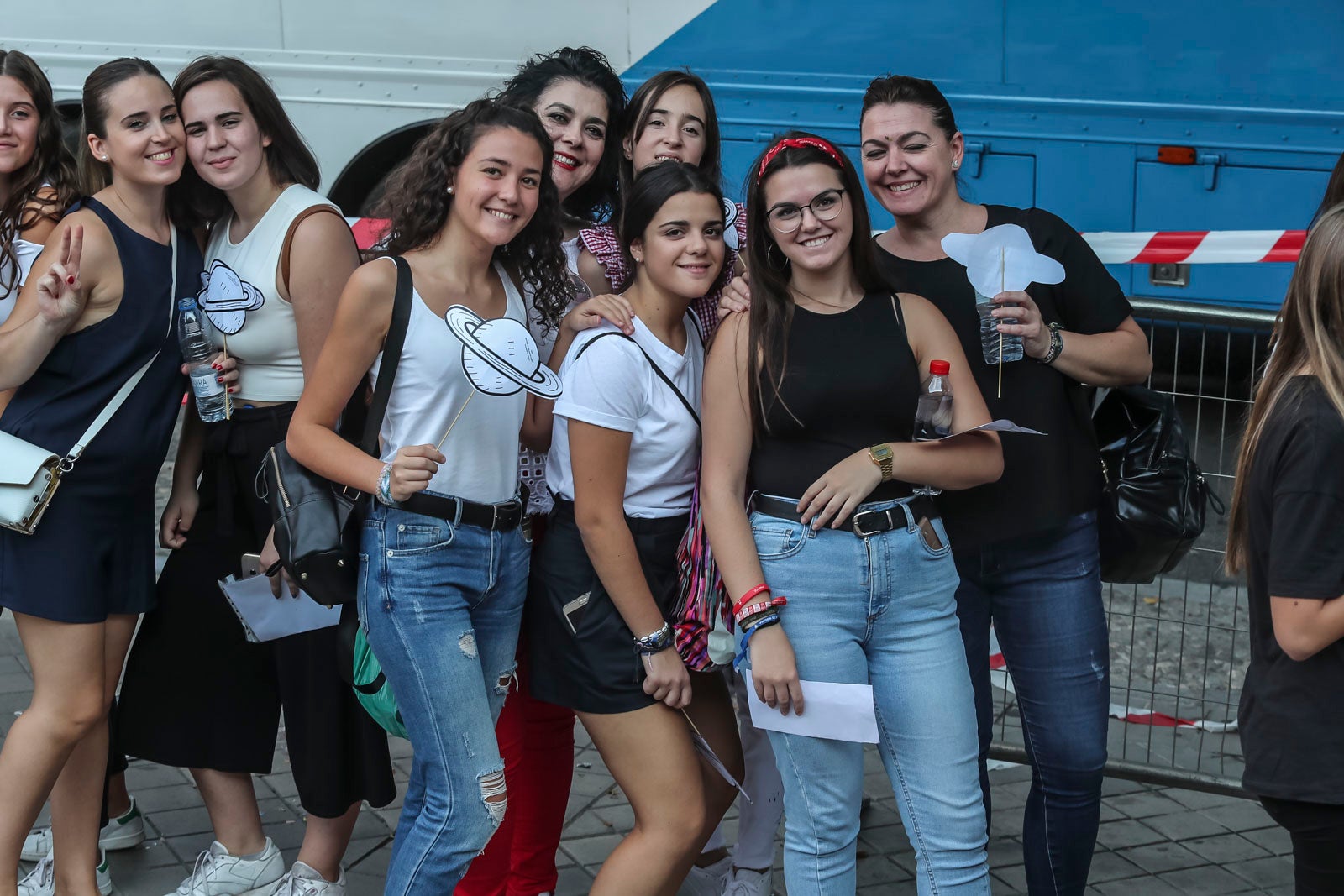 Colas interminables para acceder al concierto del cantante malagueño