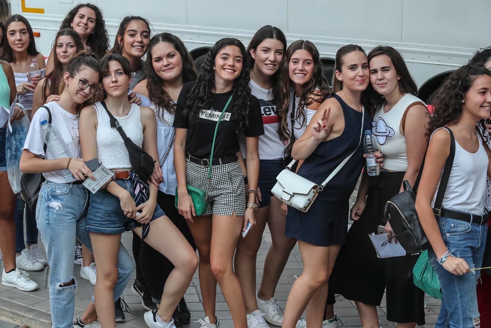 Colas interminables para acceder al concierto del cantante malagueño