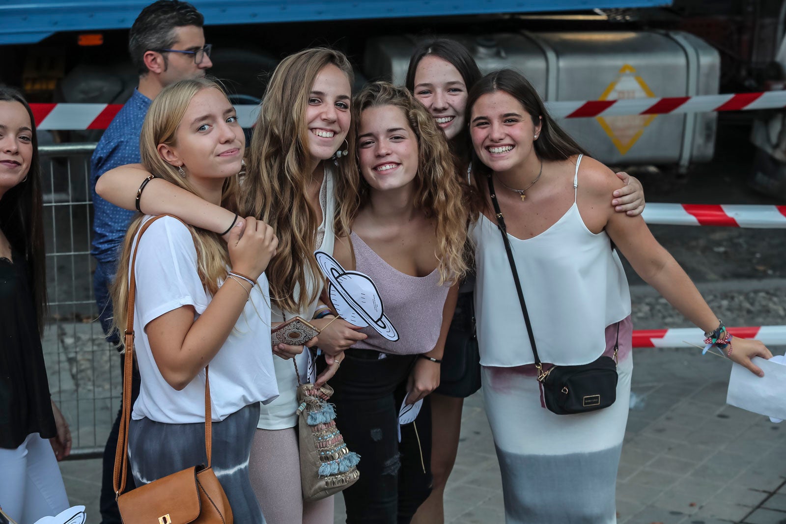 Colas interminables para acceder al concierto del cantante malagueño