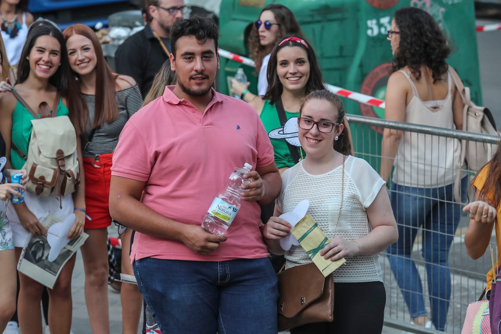 Colas interminables para acceder al concierto del cantante malagueño