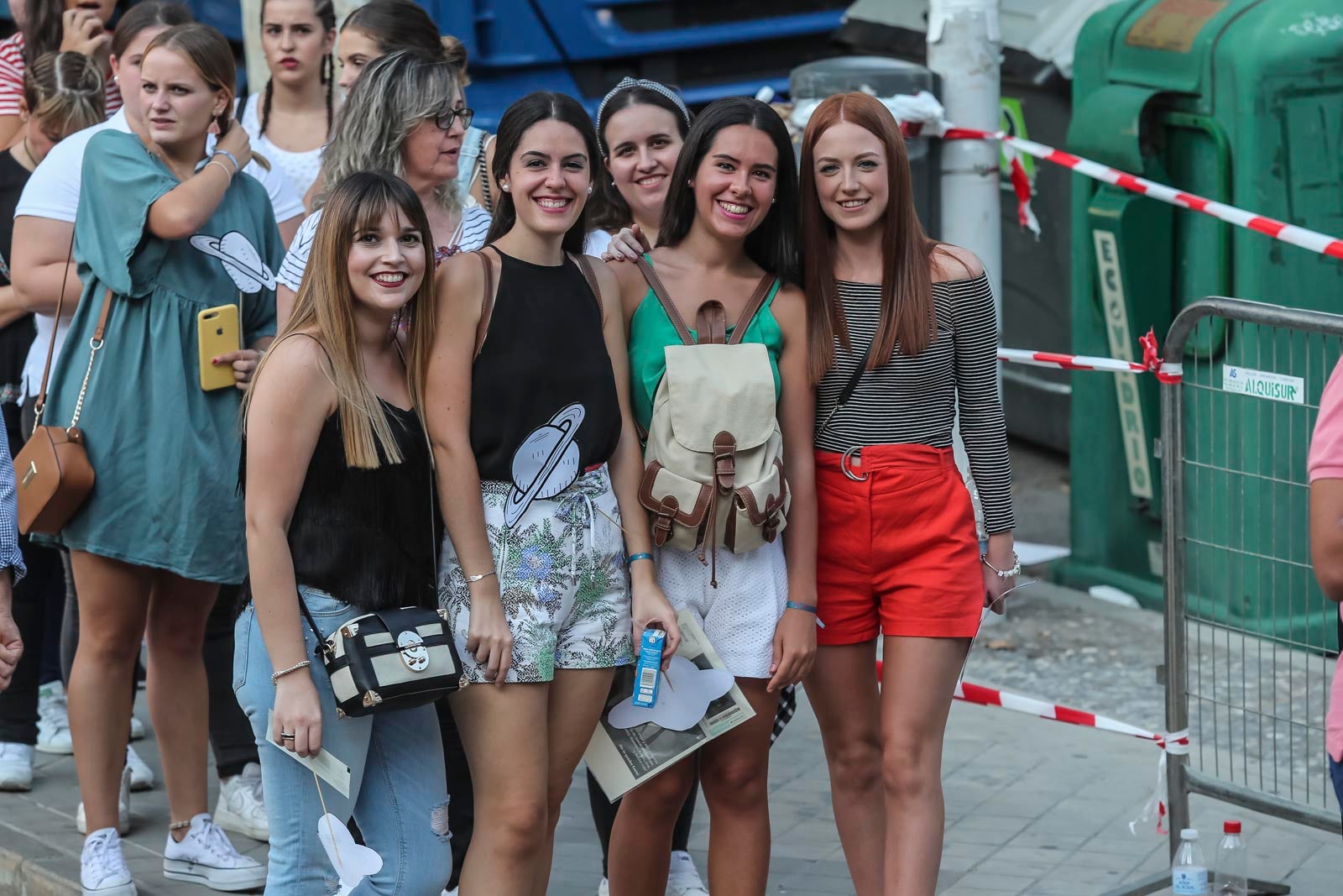 Colas interminables para acceder al concierto del cantante malagueño