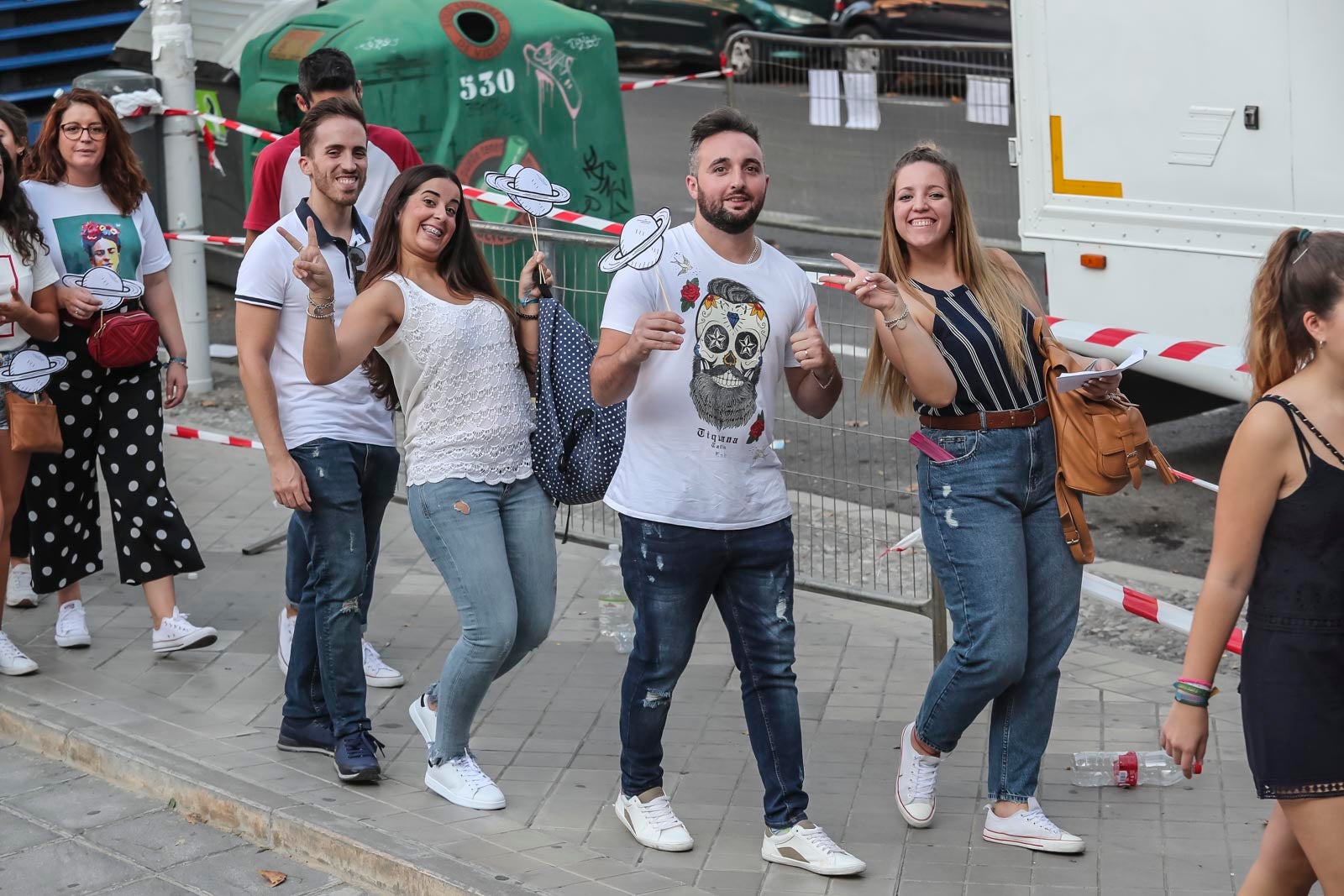 Colas interminables para acceder al concierto del cantante malagueño