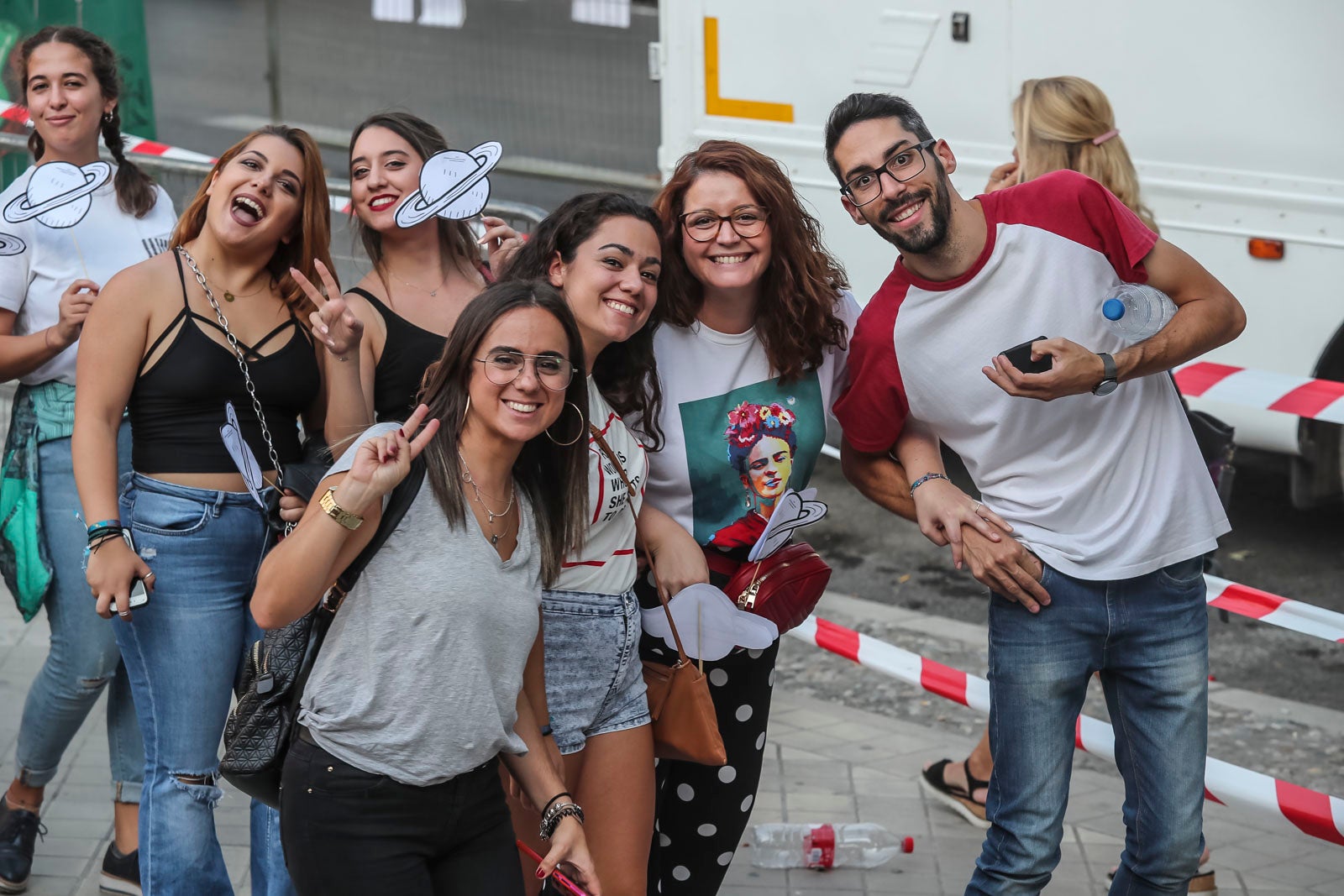 Colas interminables para acceder al concierto del cantante malagueño