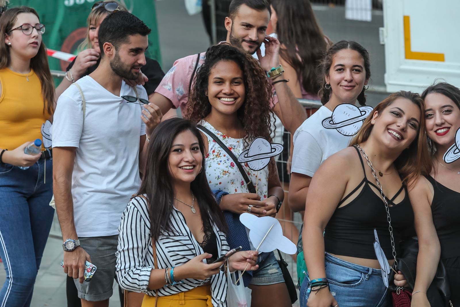 Colas interminables para acceder al concierto del cantante malagueño